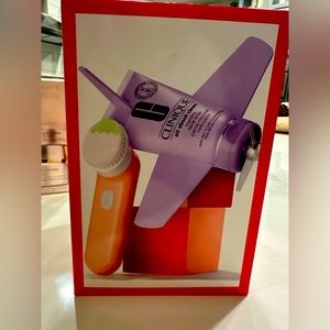 Clinique rechargeable cleansing brush